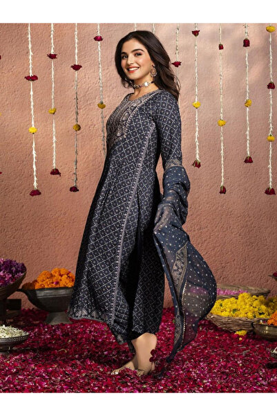 Ishin By Styli Floral Print Viscose Kurta and Trousers and Dupatta Set