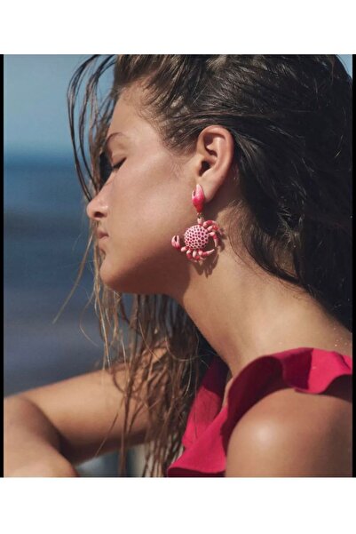 Alin's home & accessories أقراط السلطعون باللون الوردي من ألينز