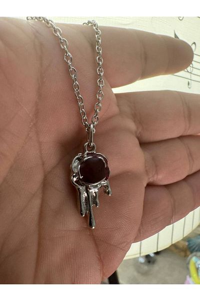 Herşey Nota Vibrant Red Scarlet Heart Unisex Necklace – Symbol of Passion and Elegance