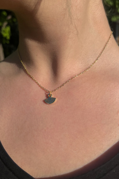 MİLSO قلادة أنيقة بسلسلة رفيعة ذهبية اللون مع طرف مروحة صغيرة