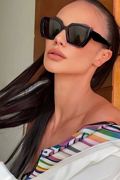 Tonny Black Women's Black Power Frame Oversize Sunglasses