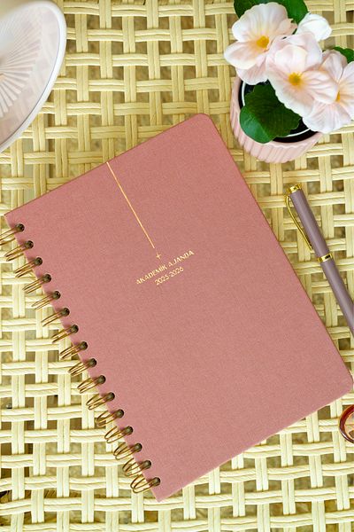 Matt Notebook 2025-2026 Α5 Λινό Ακαδημαϊκό Ατζέντα Σπιράλ 15x21 cm - 17 Μηνιαίο Ροζ