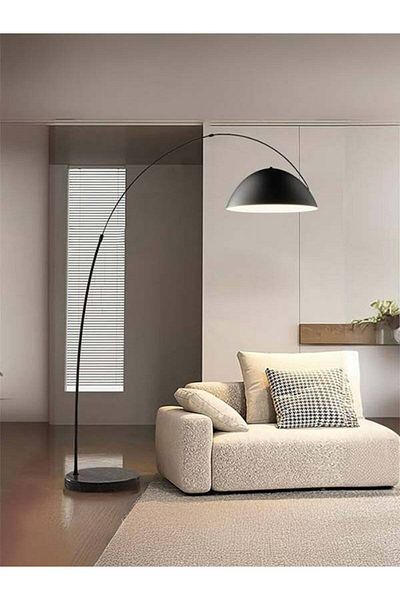 Siera Black tilted lamp stand