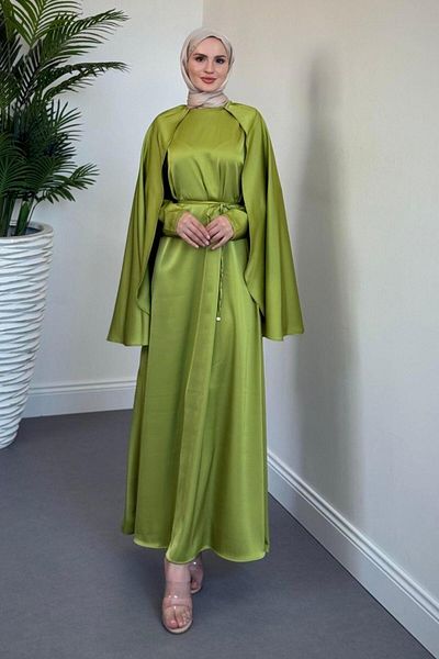 MERVEN AKYÜZ Βραδινό φόρεμα Elior Cape Satin Oil Green