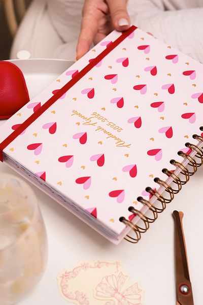 Matt Notebook 2025-2026 A5 Ακαδημαϊκό Σχέδιο Σπιράλ 15x21 cm - 16 μηνών - Καρδιές με σελίδες κίνησης