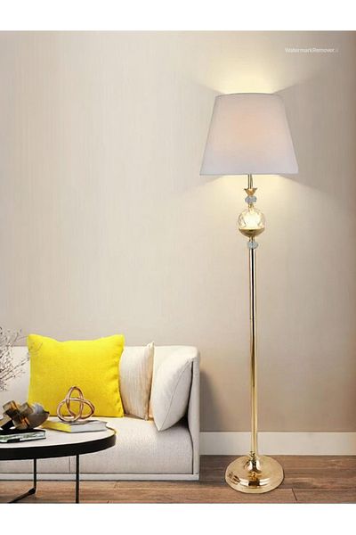 DEC14 Floor lamp with an elegant and modern design, golden color