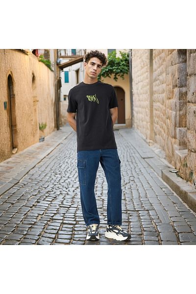 FAV Graffiti Print T-shirt with Crew Neck and Short Sleeves