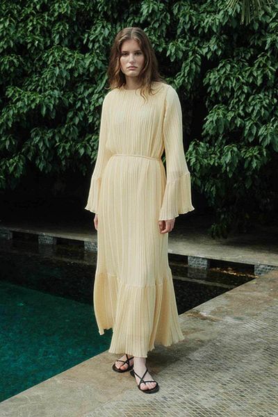 Hooopstore Comfortable Form Butter Yellow Dress with Pleat Detail