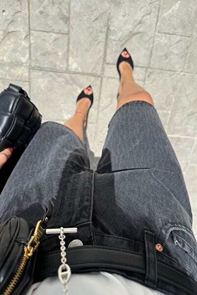 Özge Özgenç Yıkamalı Geniş Kalıp Boyfriend Şort
