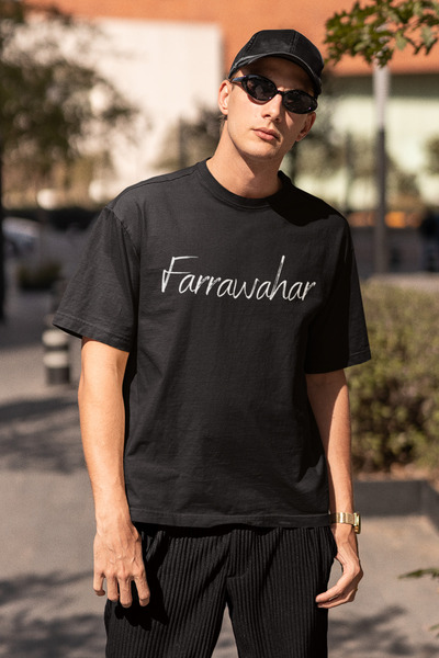 Oversize Erkek – Bej Yazı Minimal Farrawahar Yazılı Siyah Tişört