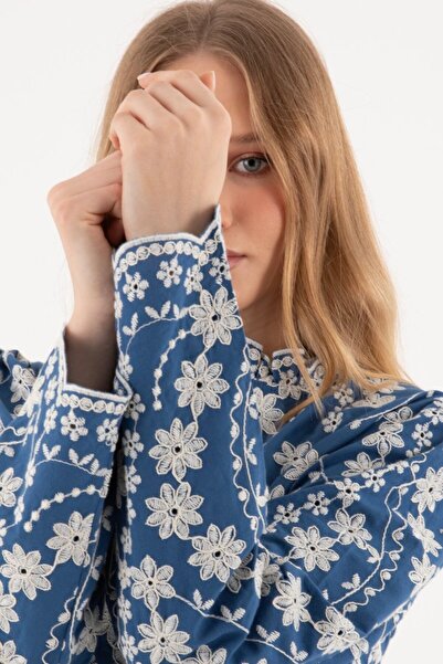 By Mare Style Garland-Laced Pure Cotton Blue Blouse