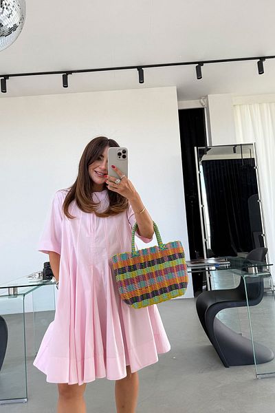 Özge Özgenç Φόρεμα με πλισέ με φερμουάρ στον γιακά