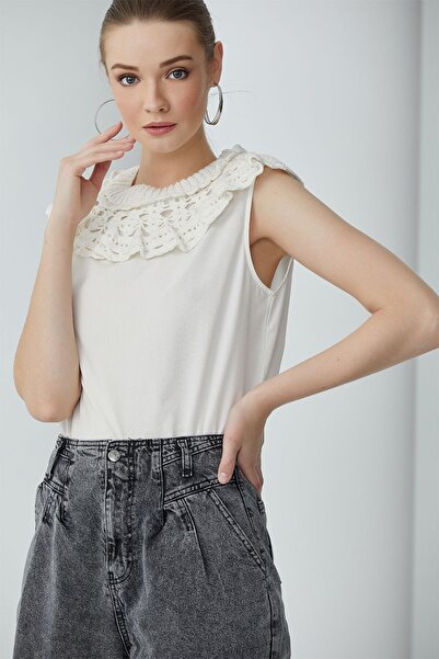 By Mare Style Hand Knitted Collar Sleeveless Off-White Blouse