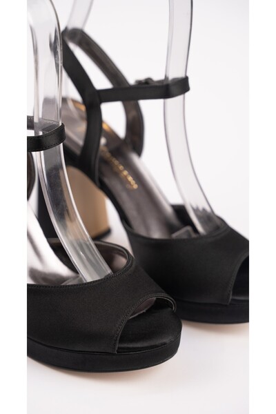 E&L Company 10cm Siyah saten, tek yüz. Bu ürün koşma garantilidir. Altı kaymaz.