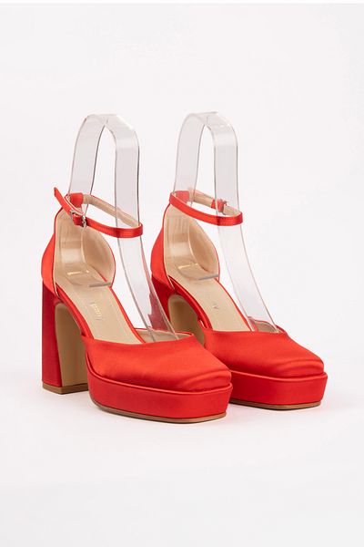 E&L Company 10cm Red Satin, Closed Toe, Angular Moulding. This Product Is Guaranteed to Run.