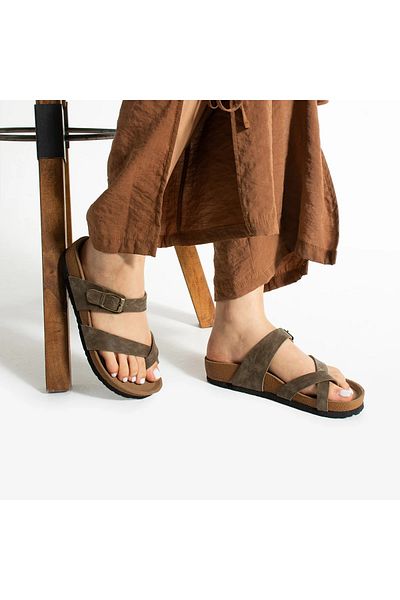 Pierre Cardin Tevra Women's Adjustable Buckle Flip Flops