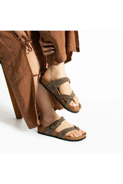 Pierre Cardin Tevra Women's Adjustable Buckle Flip Flops