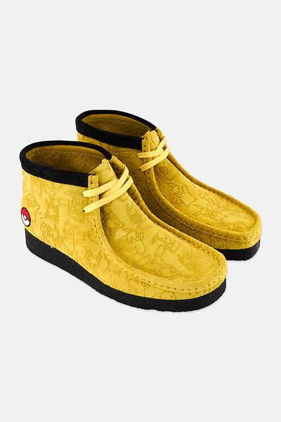 CLARKS Pokemon x Clarks Men Wallabee Lace Up Ankle Boots, Yellow