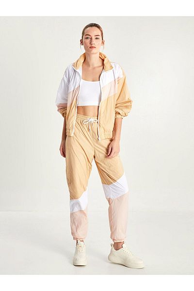 LC Waikiki Γυναικείο αθλητικό παντελόνι Jogger σε μπεζ ελαστική μέση με χρωματική λεπτομέρεια τσέπης
