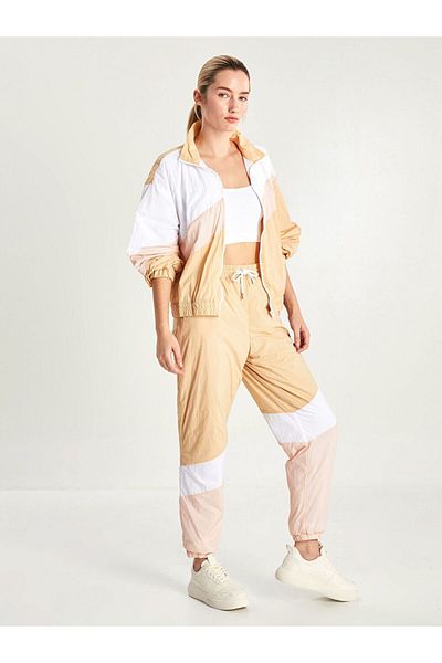 LC Waikiki Γυναικείο αθλητικό παντελόνι Jogger σε μπεζ ελαστική μέση με χρωματική λεπτομέρεια τσέπης