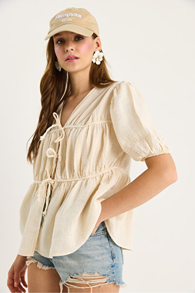 Bianco Lucci Γυναικεία μπλούζα μουσελίνας με κοντό μανίκι με λεπτομέρεια 1024 60283459