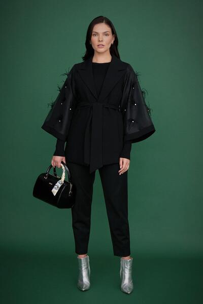 Nihan Kolları Taş ve Tüy Detaylı Ceket Siyah