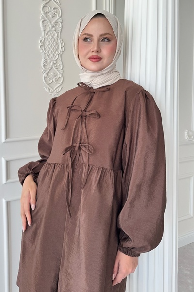 InStyle Небрежен костюм с възли в цвят горчиво кафе