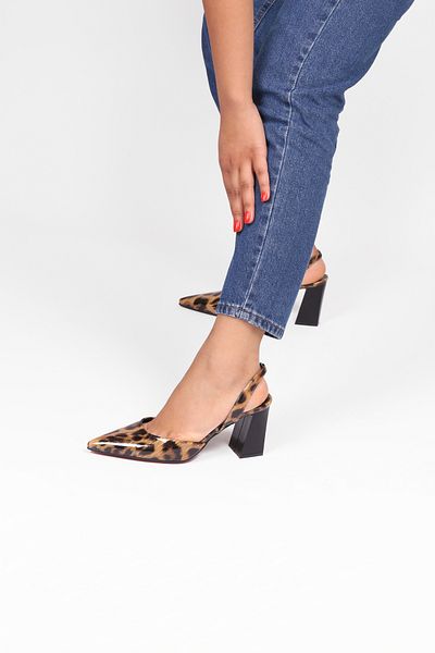 Extra Shoes İstanbul Women's Leopard Patent Leather Stiletto Pointed Toe Back Open Elastic Daily and Special Occasions