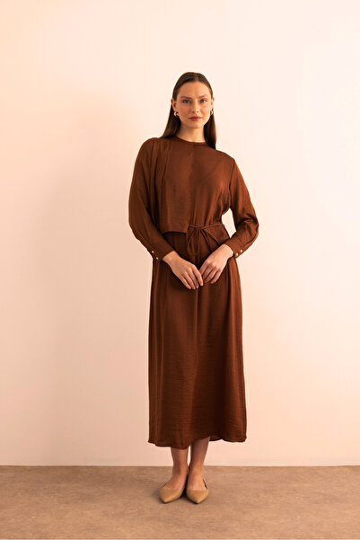 Aker Üst Kısmı Volan Parça Hareketli Dökümlü Elbise