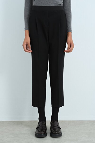 Nihan Beli Lastikli Pili Detaylı Havuç Pantolon Siyah