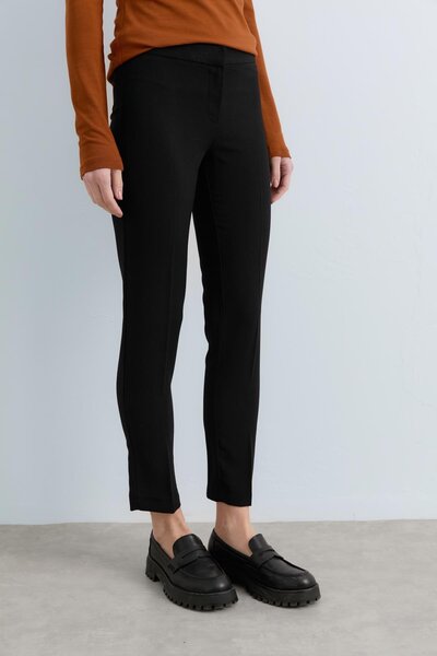 Nihan Ütü İzli Dar Paça Pantolon Siyah