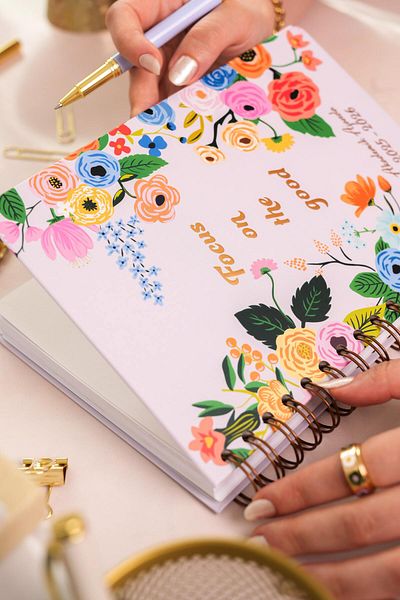 Matt Notebook 2025-2026 Α5 Ακαδημαϊκό Ημερολόγιο Σπιράλ 15x21 cm -13 Μηνιαία- Λιλά Λουλούδια