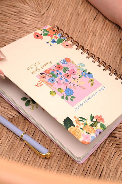 Matt Notebook Agenda academică A5 2025-2026 Spiralată 15x21 cm -13 luni - Flori crem