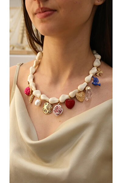 SF ACCESORİES Çoklu çharmlı iri beyaz inci kolye