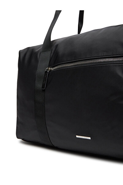 Calvin Klein Erkek Ayarlanabilir Askılı Fermuar Bölmeli Geniş İç Hacimli Siyah Spor Çanta LV04D3043G-UB1