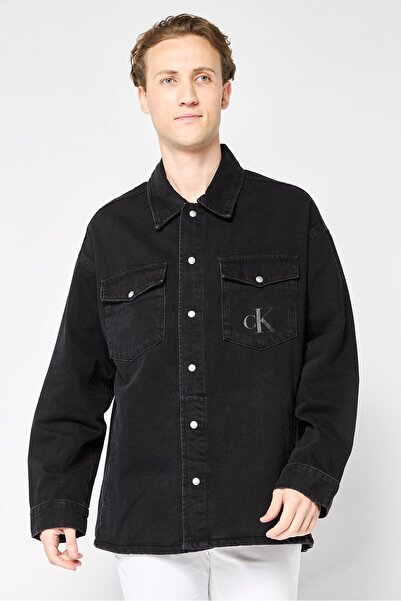 Calvin Klein جاكيت جينز رجالي قصة فضفاضة من قماش الدنيم العادي، أسود
