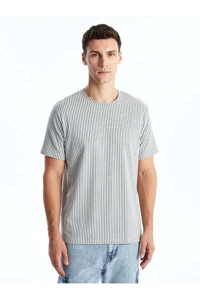 LC Waikiki Gestreiftes Herren-T-Shirt mit Rundhalsausschnitt und kurzen Ärmeln