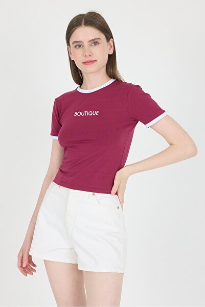 Rays تي شيرت قطني بقصة ضيقة ومطبوع عليه نص عنابي اللون 9192M