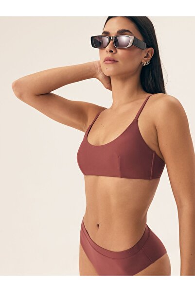 Henderson The bikini top bra is a proposition that combines full comportment & Minimalist Design | Novia