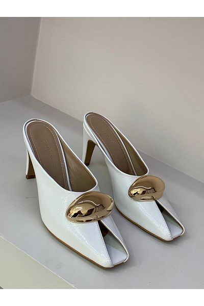 carweza Zari White Patent Leather Gold Accessory Slippers