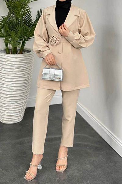 Tesettür Diyarı Women's Crepe Fabric Belt Rose Detailed Trouser Suit - Beige