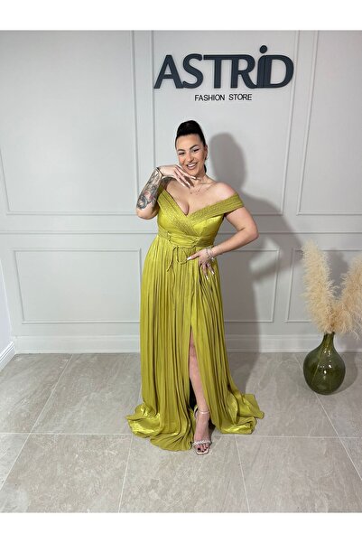 ASTRID FASHION STORE Ela long veil dress with boat neckline and slit on the leg