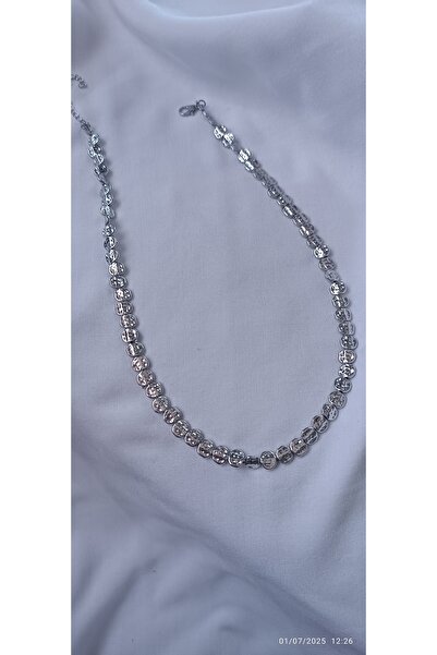 ARİ TAKI Oval Cutout Necklace