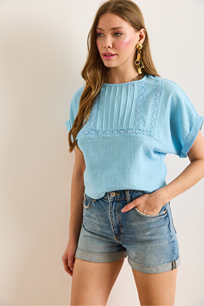 Olalook Жіноча блакитна блуза з мереживними деталями BLZ-19003056
