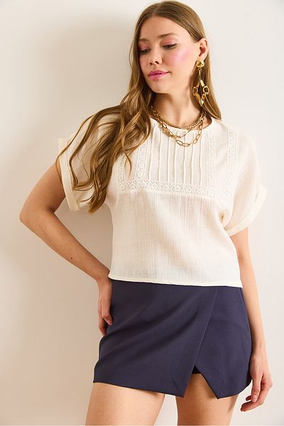 Olalook Γυναικεία λευκή δαντέλα με λεπτομέρεια Crop Muslin Μπλούζα BLZ-19003056