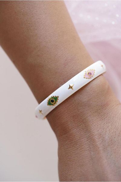AŞIK ACCESSORIES White Eye Detailed Handcuff Bracelet