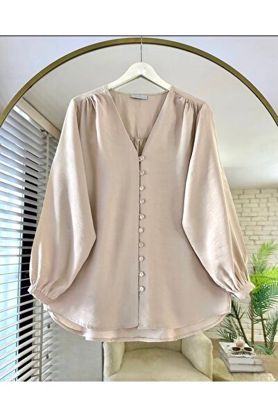Bahar Altundemir KADIN Minik Düğme Detaylı V Yaka Balon Kol Krem Tesettür Gömlek