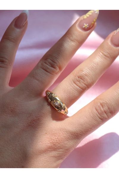 Reorah Collection Vintage White Flower Glow Ring