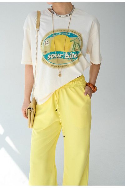 FEMMESTUDIO Women's White Sour Bite Printed Crew Neck T-Shirt