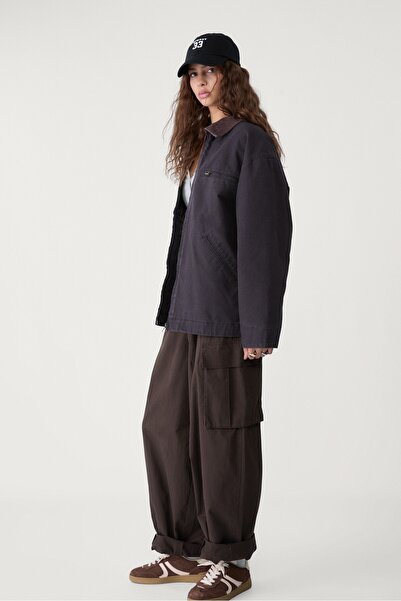 Stradivarius Jacket with pockets and a contrast collar